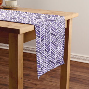 Caminho De Mesa Médio Watercolor Herringbone Patterm, Tonal Purple