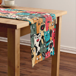Caminho De Mesa Pequeno A multidão de gatos