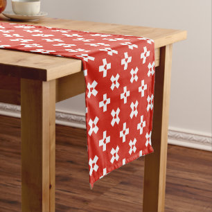 Caminho De Mesa Pequeno Bandeira da suiça com teste padrão do coração