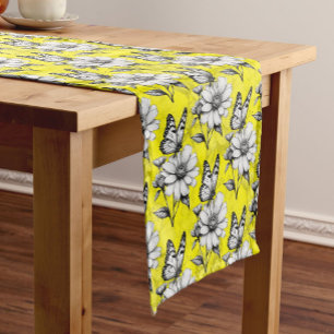 Caminho De Mesa Pequeno Borboleta Sobre Padrão De Flor Design amarelo