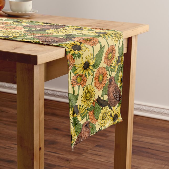 Caminho De Mesa Pequeno Carriças e flores em amarelo pálido (No Local)