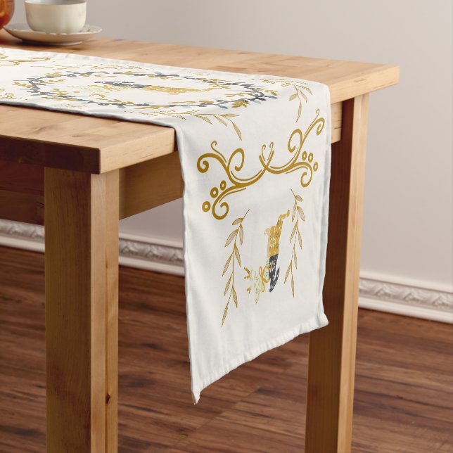 Caminho De Mesa Pequeno Christmastime Deer with Wreath Yellow Table Runner (No Local)