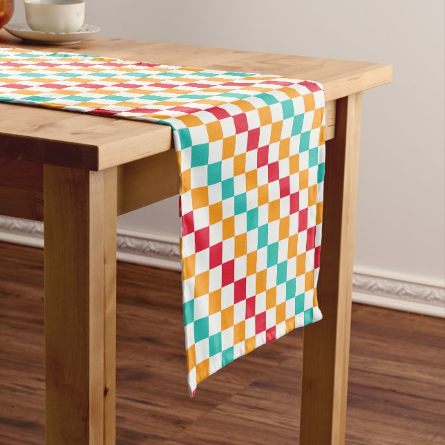 Caminho De Mesa Pequeno Cozy classroom diagonal checkerboard pattern (No Local)