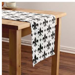 Caminho De Mesa Pequeno Design do padrão Fleur-de-lis de fundo branco