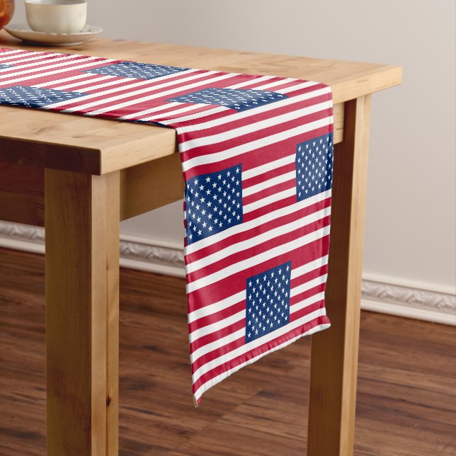 Caminho De Mesa Pequeno Estrelas e faixas de bandeira americanas (No Local)