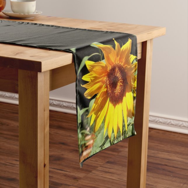 Caminho De Mesa Pequeno Farmhouse Yellow Sunflower em preto (No Local)