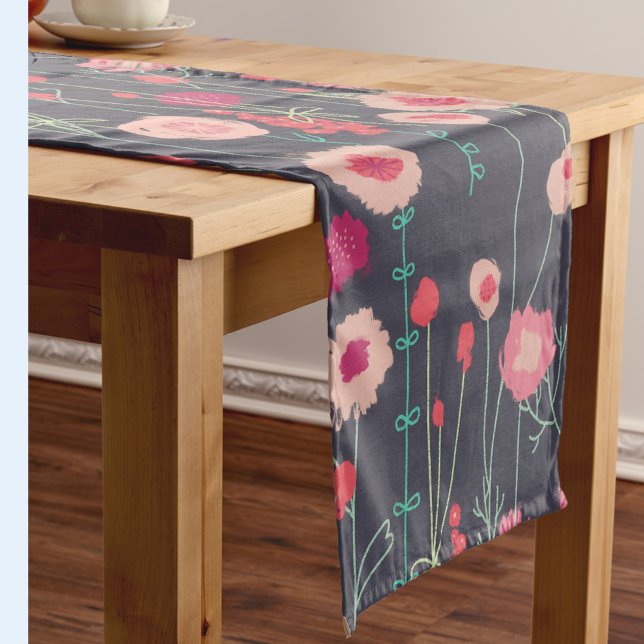 Caminho De Mesa Pequeno Floral Moderno Escuro (Boho floral pink and charcoal gray table runner)