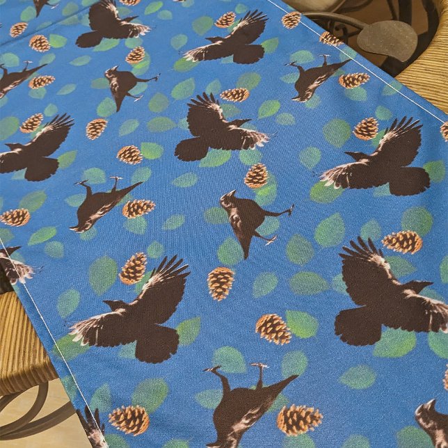 Caminho De Mesa Pequeno Floresta Negra Raven Raven e Floresta Azul Pinheir (Woodland raven table runner)