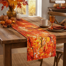 Folhas de Bordo Laranja no Tapete de Mesa de Outon
