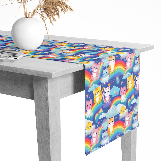 Caminho De Mesa Pequeno Gatos de Gatinha Bonita no Aniversário da Rainbows (Criador carregado)