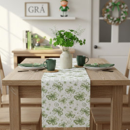 Caminho De Mesa Pequeno Green Watercolor Shamrocks Irish St. Patrick's Day