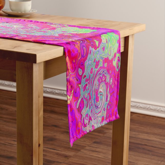 Caminho De Mesa Pequeno Groovy Abstrato Teal Blue e Red Swirl (No Local)