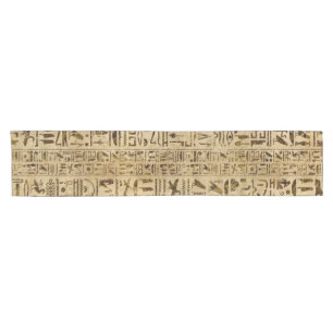 Caminho De Mesa Pequeno Hieroglyphs egípcios no papiro