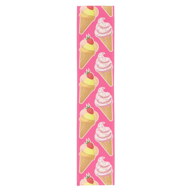 Caminho De Mesa Pequeno Kawaii pink pattern with strawberry ice cream  (Frente)
