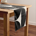 Caminho De Mesa Pequeno Meio século Padrão Vintage Moderno Preto e Branco<br><div class="desc">Padrão Moderno do Meio século Retroativo - Formas Geométricas do Abstrato - Padrão Minimalista em preto e branco creme.</div>