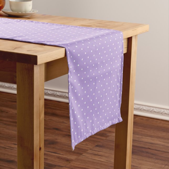 Caminho De Mesa Pequeno Micro Bolinhas Branco - Lavanda Suave (No Local)