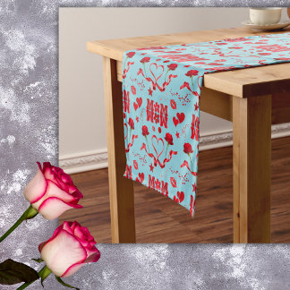 Caminho De Mesa Pequeno MOM/WOW: Uma letra de amor em vermelho em azul |