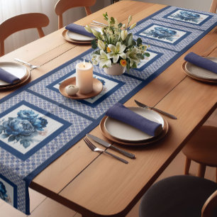 Caminho De Mesa Pequeno Monograma elegante de flores azuis, de galinha