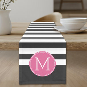 Caminho De Mesa Pequeno Monograma Rosa Quente, de Padrão Preto e Branco