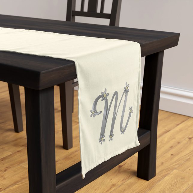 Caminho De Mesa Pequeno Monograma Silver - Letra M Cream Mesa Runner (A cream table runner with a fancy silver letter M with cute daisy details just for you)