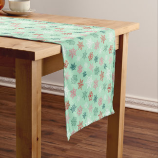 Caminho De Mesa Pequeno Multicolored snowflake pattern – winter christmas