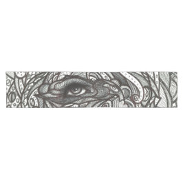 Caminho De Mesa Pequeno O olho vê-o olho preto e branco