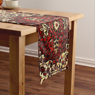 Caminho De Mesa Pequeno Olhar do tapete persa na obscuridade - vermelho e