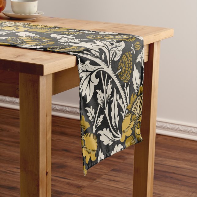 Caminho De Mesa Pequeno Ornate floral pattern with large gold flowers  (No Local)
