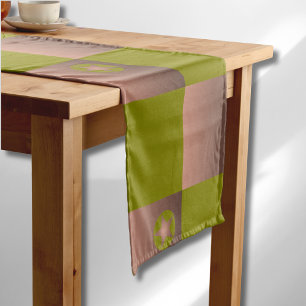 Caminho De Mesa Pequeno Padrão controlado em castanho e verde-oliva