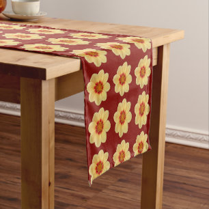 Caminho De Mesa Pequeno Padrão Floral de Dália Amarela sobre Vermelho Tijo