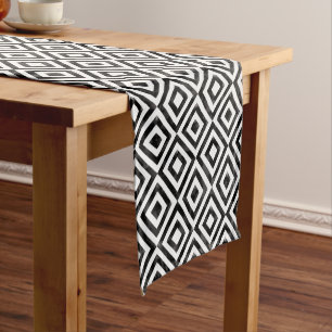 Caminho De Mesa Pequeno Padrão Rhombic de Cor-de-Água Preta e Branca