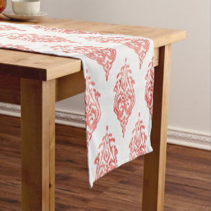 Caminho De Mesa Pequeno Padrões tribais de ikat, borboletas brancas e verm