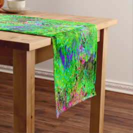 Caminho De Mesa Pequeno Paisagem Primavera verde do jardim com peônias