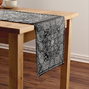 Caminho De Mesa Pequeno Paisley Bandana Boho, preto e branco