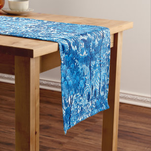 Caminho De Mesa Pequeno Papagaio em um Prédio da Selva, Azul Indigo e Bran