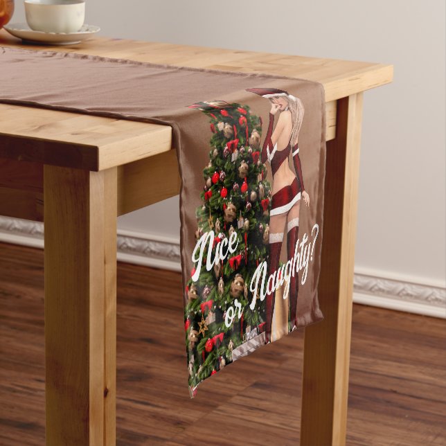 Caminho De Mesa Pequeno Papais noeis Sexy Menina perto da Árvore de Natal (No Local)