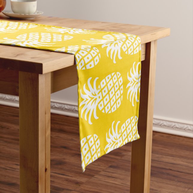 Caminho De Mesa Pequeno Pineapple Padrão Amarelo e branco (No Local)