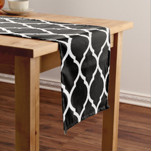 Caminho De Mesa Pequeno Quatrefoil marroquino preto e branco