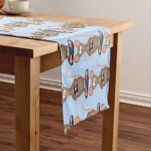 Caminho De Mesa Pequeno Rato engraçado com ilustração de desenho animado c