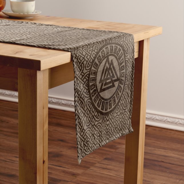 Caminho De Mesa Pequeno Símbolo e Runes de Valknut no teste padrão celta (No Local)