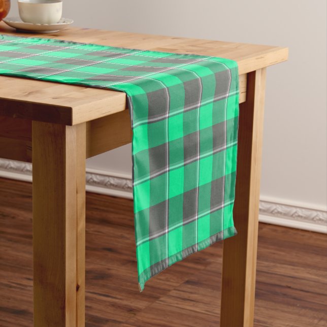 Caminho De Mesa Pequeno Spring Green and Finlandia Black Plaid (No Local)