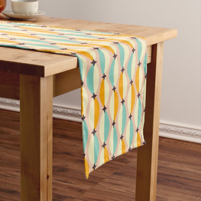 Caminho De Mesa Pequeno Symmetrical retro pattern with interlocking teal (No Local)