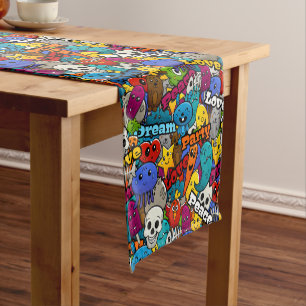 Caminho De Mesa Pequeno Teste padrão colorido dos caráteres dos grafites