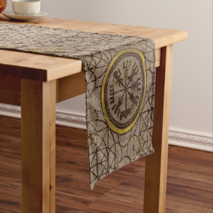 Caminho De Mesa Pequeno Vegvisir. O compasso mágico de Viking da navegaç