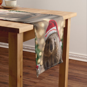 Caminho De Mesa Pequeno "Wombat Wonderland: A Cozy Christmas Eve"