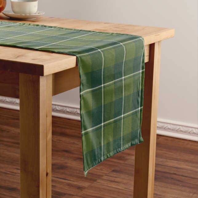 Caminho De Mesa Pequeno Woodland and Evergreen Plaid (No Local)