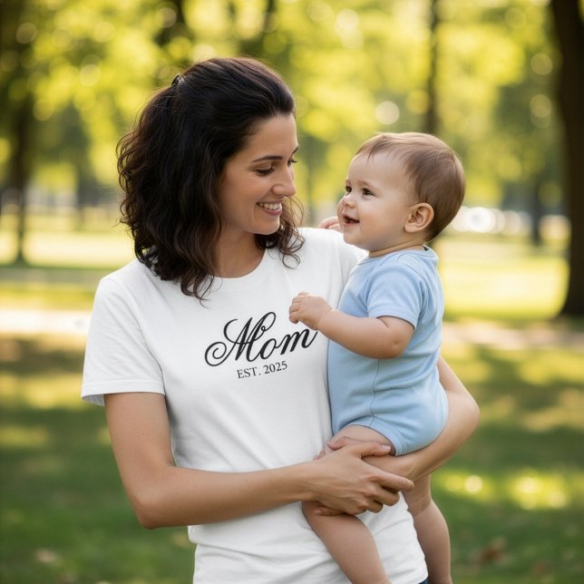 Camisa Ano de Fundação da Mãe Personalizada (Black Ornate Script Established Mom T-Shirt)