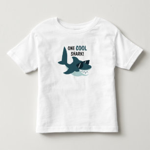 Camisa Azul de Tubarão Legal com Óculos de Sol par