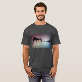 Camisa cinzenta da reflexão preta T da água do por