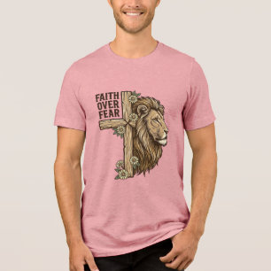 Camisa Cristã Vintage Cruz do Leão Fé Sobre o Medo